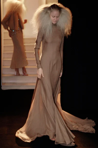 Look 16